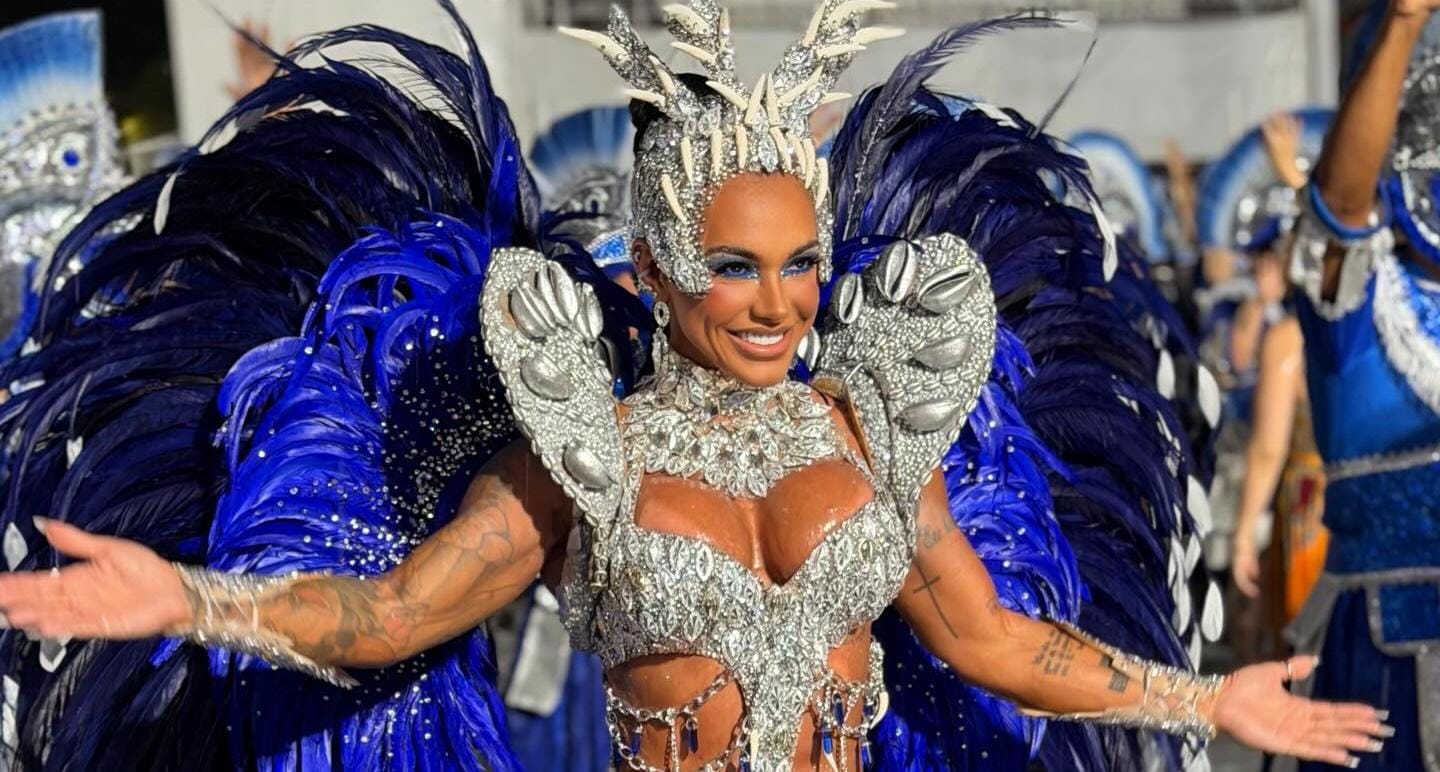 Simioni se consolida como musa e rainha de bateria, além de ser referência empresarial dentro e fora do Carnaval.